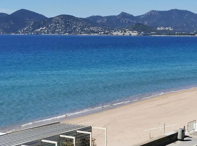 Apartman Modern One Bedroomed Just Off The Seafront With A Terrace And Pool Access 1753