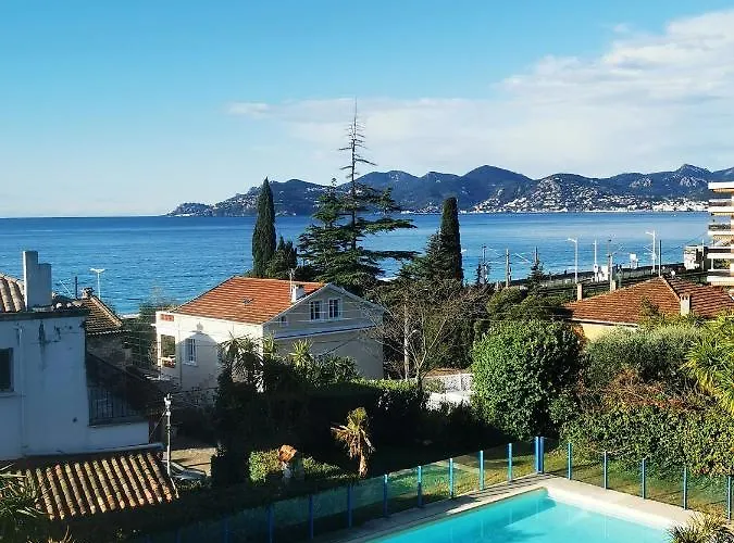 Modern One Bedroomed Just Off The Seafront With A Terrace And Pool Access 1753 Apartman Cannes