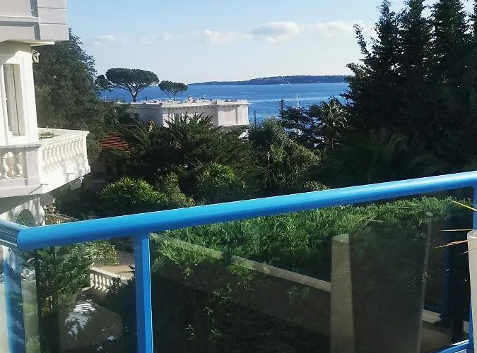 Modern One Bedroomed Just Off The Seafront With A Terrace And Pool Access 1753 *