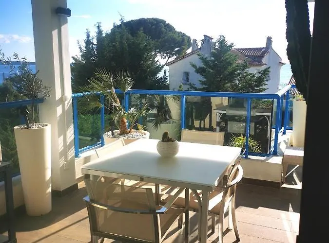 Modern One Bedroomed Just Off The Seafront With A Terrace And Pool Access 1753 Cannes