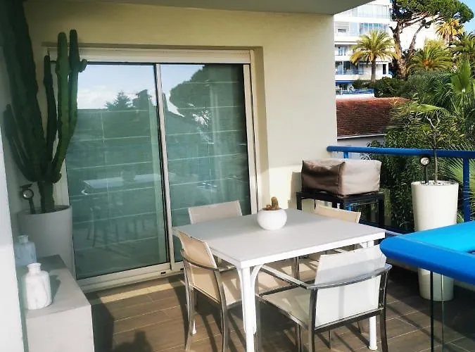 Modern One Bedroomed Just Off The Seafront With A Terrace And Pool Access 1753 Apartman Cannes