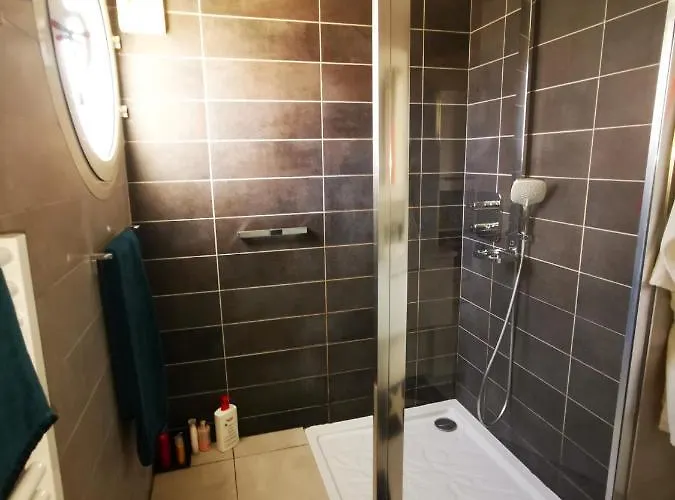 Modern One Bedroomed Just Off The Seafront With A Terrace And Pool Access 1753 Apartman *