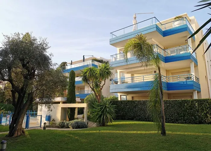 Apartman Modern One Bedroomed Just Off The Seafront With A Terrace And Pool Access 1753