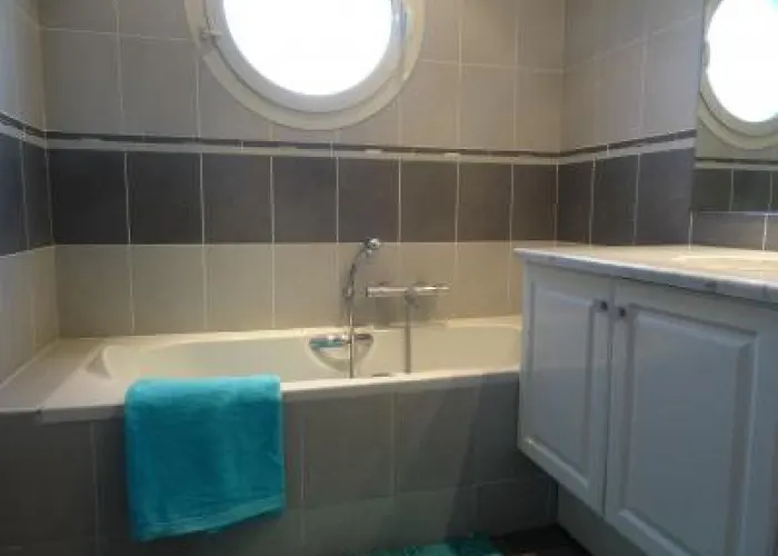 Apartman Modern One Bedroomed Just Off The Seafront With A Terrace And Pool Access 1753 Cannes