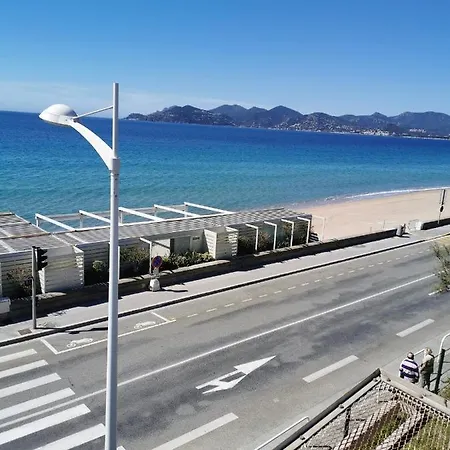 Modern One Bedroomed Just Off The Seafront With A Terrace And Pool Access 1753