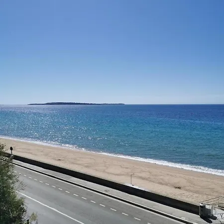 Daire Modern One Bedroomed Just Off The Seafront With A Terrace And Pool Access 1753 Cannes