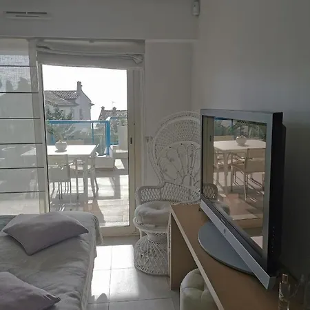 Modern One Bedroomed Just Off The Seafront With A Terrace And Pool Access 1753 Apartment