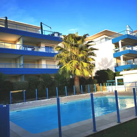 Modern One Bedroomed Just Off The Seafront With A Terrace And Pool Access 1753 Cannes