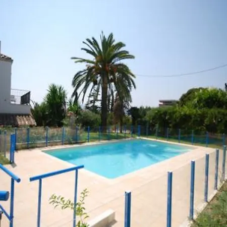 Modern One Bedroomed Just Off The Seafront With A Terrace And Pool Access 1753 * Cannes
