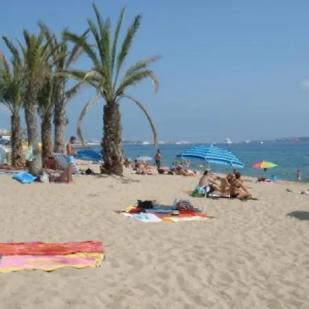 Modern One Bedroomed Just Off The Seafront With A Terrace And Pool Access 1753 Cannes