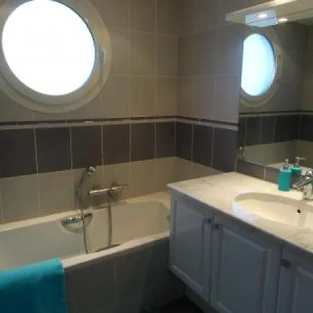 Modern One Bedroomed Just Off The Seafront With A Terrace And Pool Access 1753 *