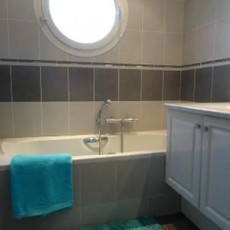 Apartment Modern One Bedroomed Just Off The Seafront With A Terrace And Pool Access 1753 Cannes