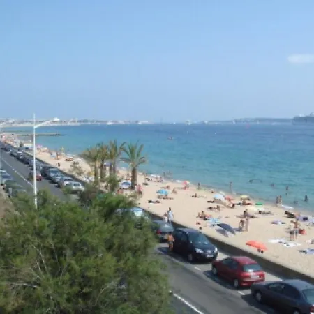 Modern One Bedroomed Just Off The Seafront With A Terrace And Pool Access 1753 Cannes