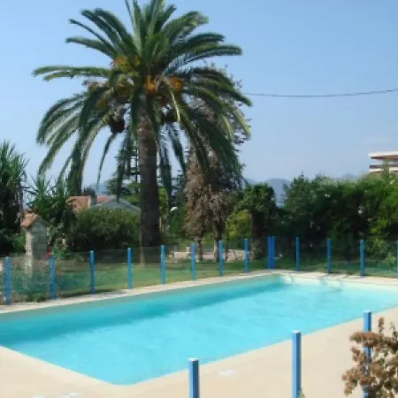 Modern One Bedroomed Just Off The Seafront With A Terrace And Pool Access 1753 Apartment Cannes
