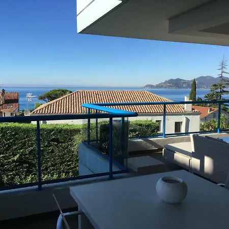Modern One Bedroomed Just Off The Seafront With A Terrace And Pool Access 1753 Cannes