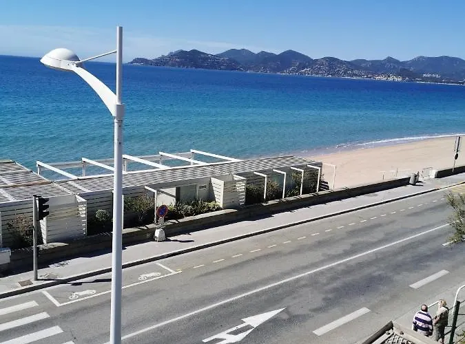 Modern One Bedroomed Just Off The Seafront With A Terrace And Pool Access 1753