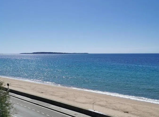 Lejlighed Modern One Bedroomed Just Off The Seafront With A Terrace And Pool Access 1753 Cannes