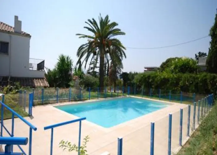 Modern One Bedroomed Just Off The Seafront With A Terrace And Pool Access 1753 * Cannes