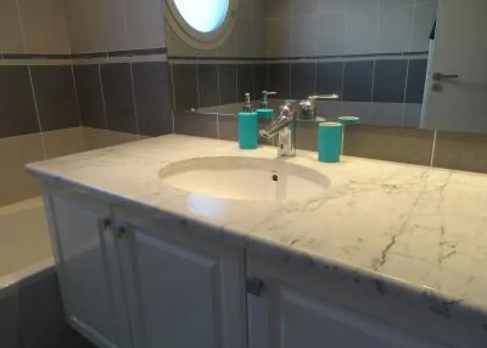 Modern One Bedroomed Just Off The Seafront With A Terrace And Pool Access 1753 Cannes