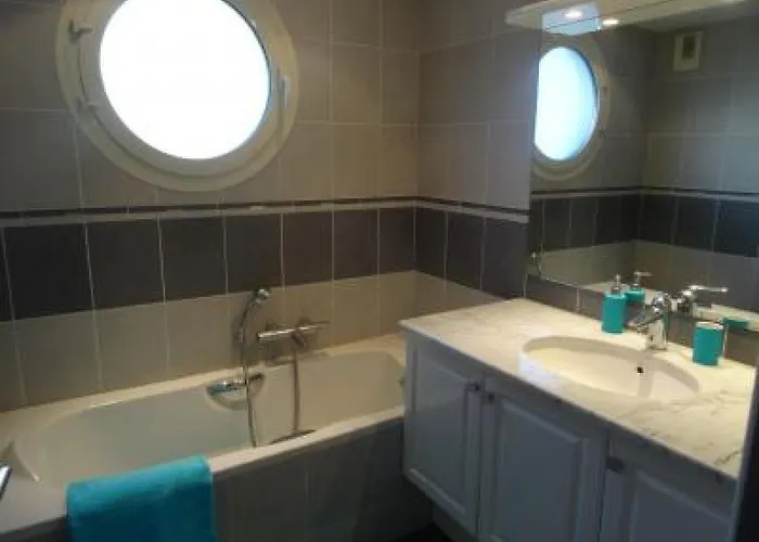 Modern One Bedroomed Just Off The Seafront With A Terrace And Pool Access 1753 *