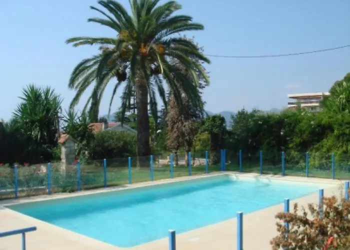 Modern One Bedroomed Just Off The Seafront With A Terrace And Pool Access 1753 شقة كان