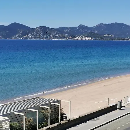 شقة Modern One Bedroomed Just Off The Seafront With A Terrace And Pool Access 1753
