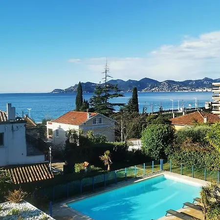 Modern One Bedroomed Just Off The Seafront With A Terrace And Pool Access 1753 شقة كان
