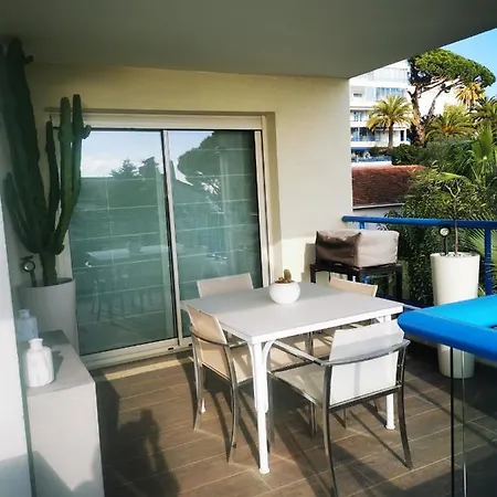 Modern One Bedroomed Just Off The Seafront With A Terrace And Pool Access 1753 شقة كان