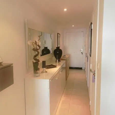 Modern One Bedroomed Just Off The Seafront With A Terrace And Pool Access 1753 شقة كان