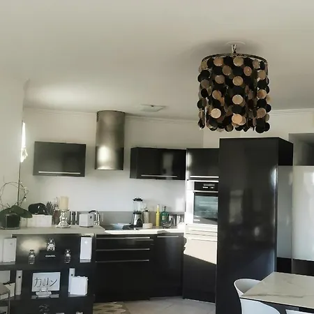 شقة Modern One Bedroomed Just Off The Seafront With A Terrace And Pool Access 1753 *