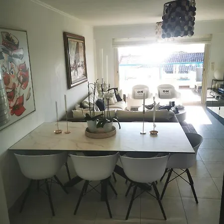 Modern One Bedroomed Just Off The Seafront With A Terrace And Pool Access 1753 * كان
