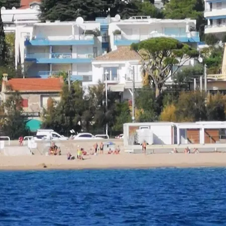 Modern One Bedroomed Just Off The Seafront With A Terrace And Pool Access 1753 شقة