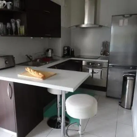 Modern One Bedroomed Just Off The Seafront With A Terrace And Pool Access 1753 شقة كان