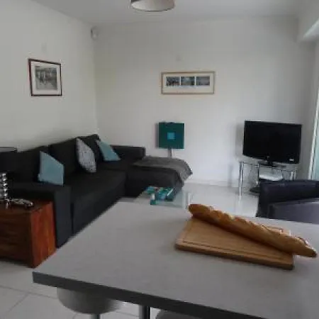 شقة Modern One Bedroomed Just Off The Seafront With A Terrace And Pool Access 1753 كان