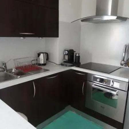 شقة Modern One Bedroomed Just Off The Seafront With A Terrace And Pool Access 1753